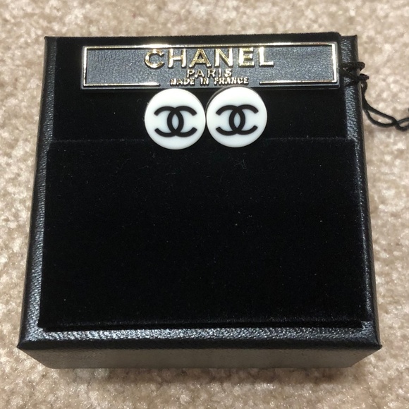 CHANEL Earrings - Picture 1 of 11